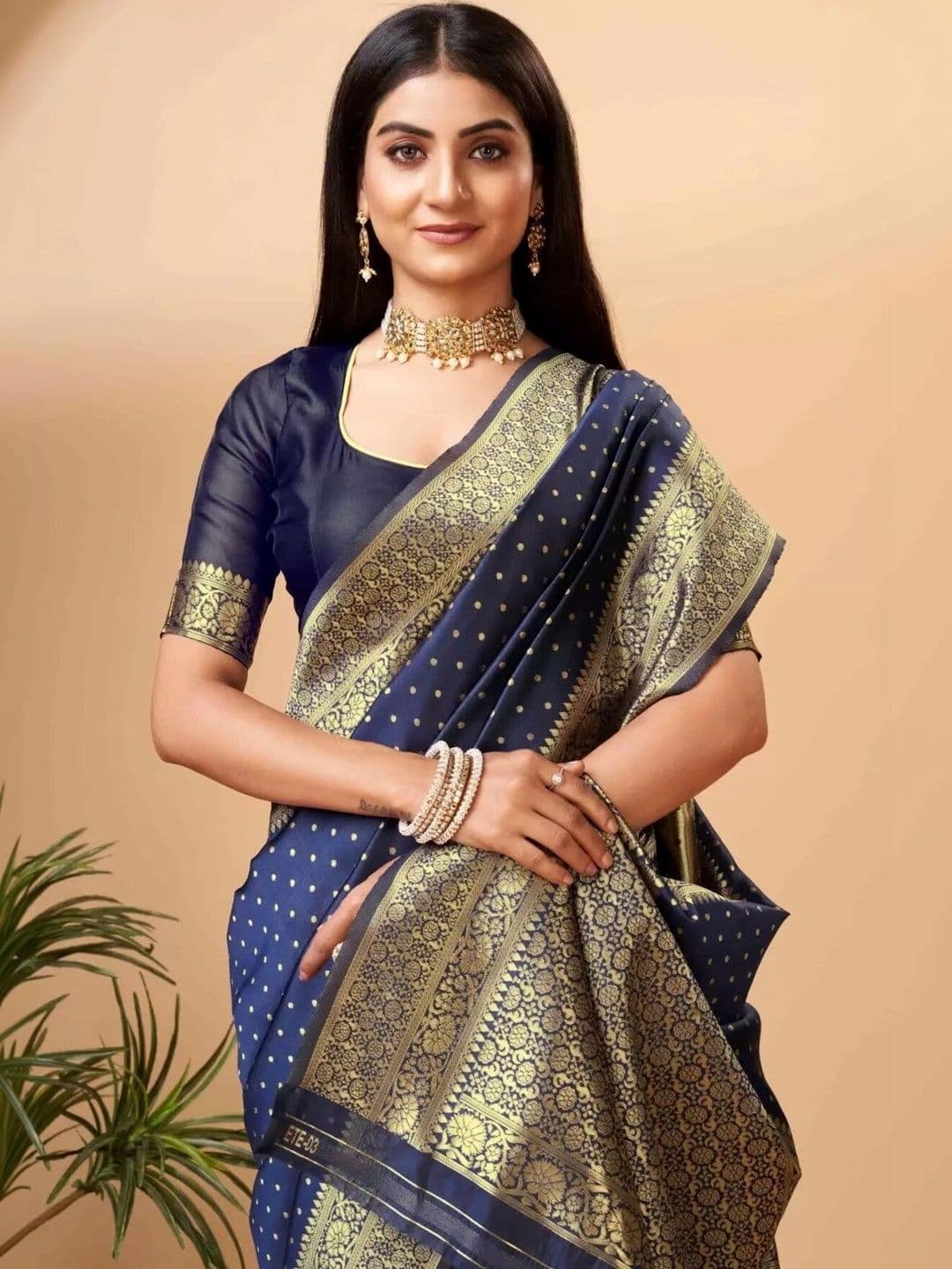 VS MALL Ethnic Motifs Zari Banarasi Saree thumbnail 3