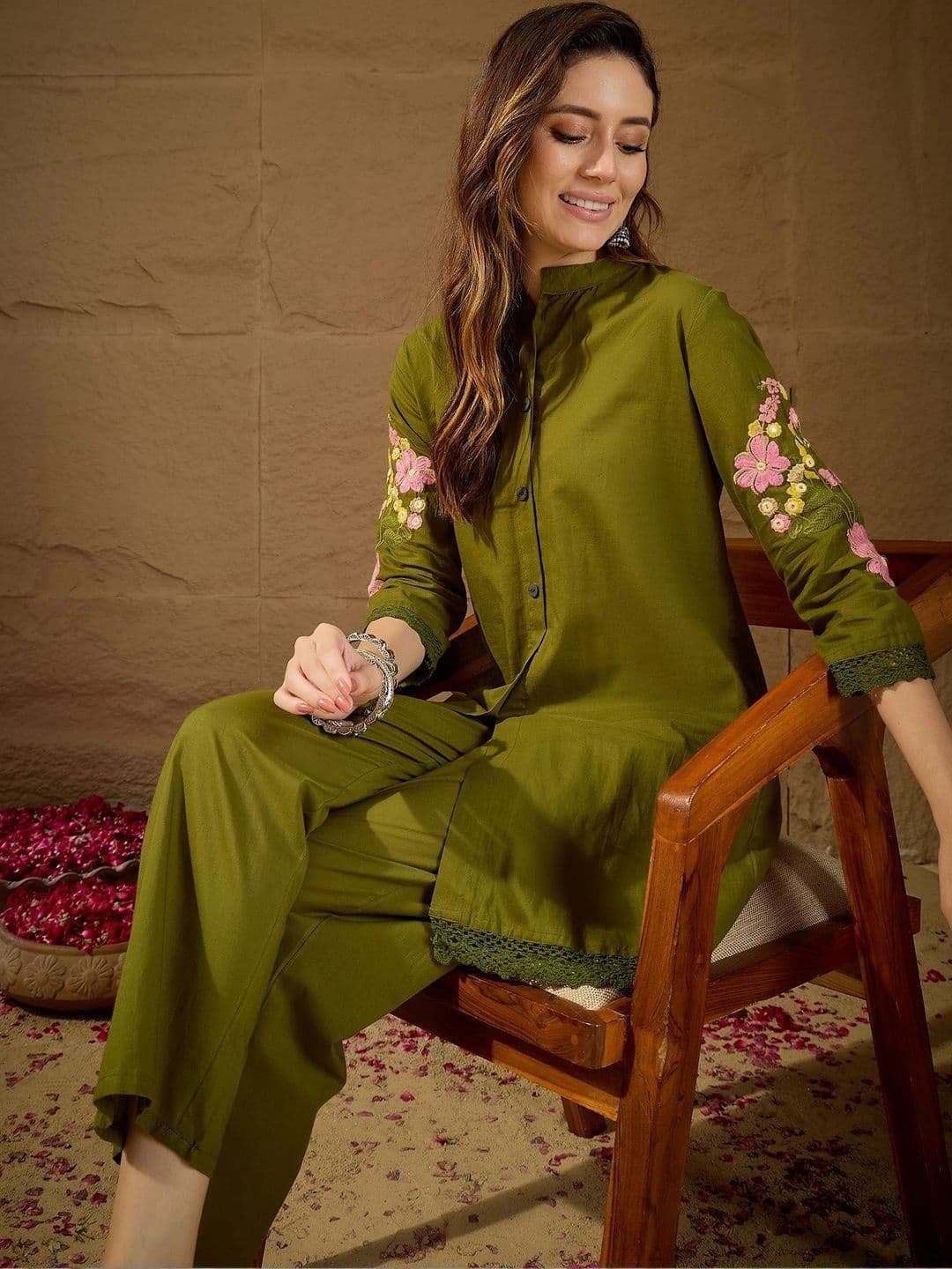 TRUVON FASHIONS Women Floral Embroidered Regular Thread Work Pure Cotton Kurta with Trousers thumbnail 4