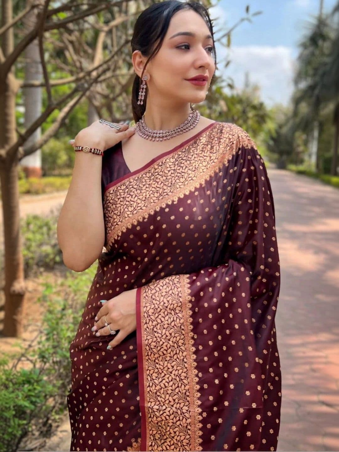 VS MALL Ethnic Motifs Zari Banarasi Saree thumbnail 2