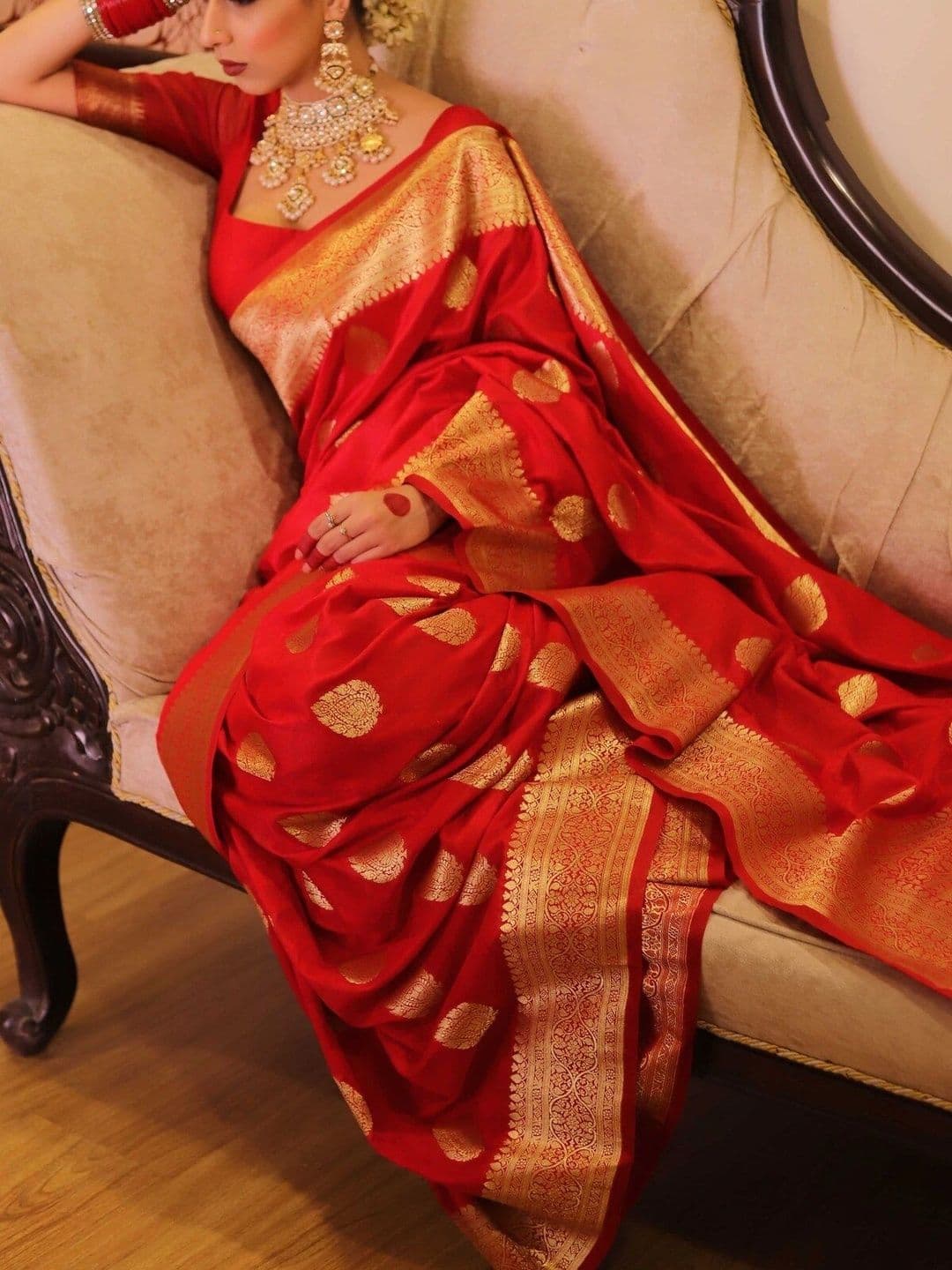 VS MALL Woven Design Zari Banarasi Saree thumbnail 2