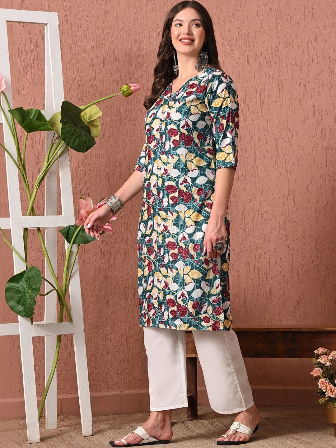 Sangria Women Floral Printed Floral Kurta thumbnail 3