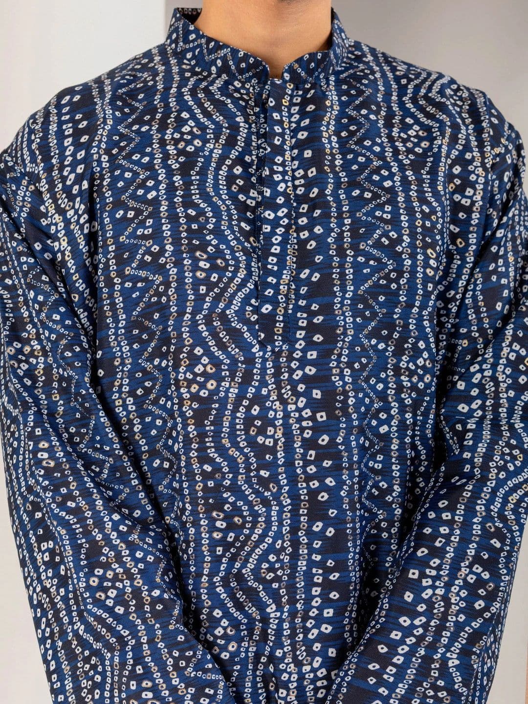 ADHIRAJAN Men Bandhani Printed Kurta thumbnail 4