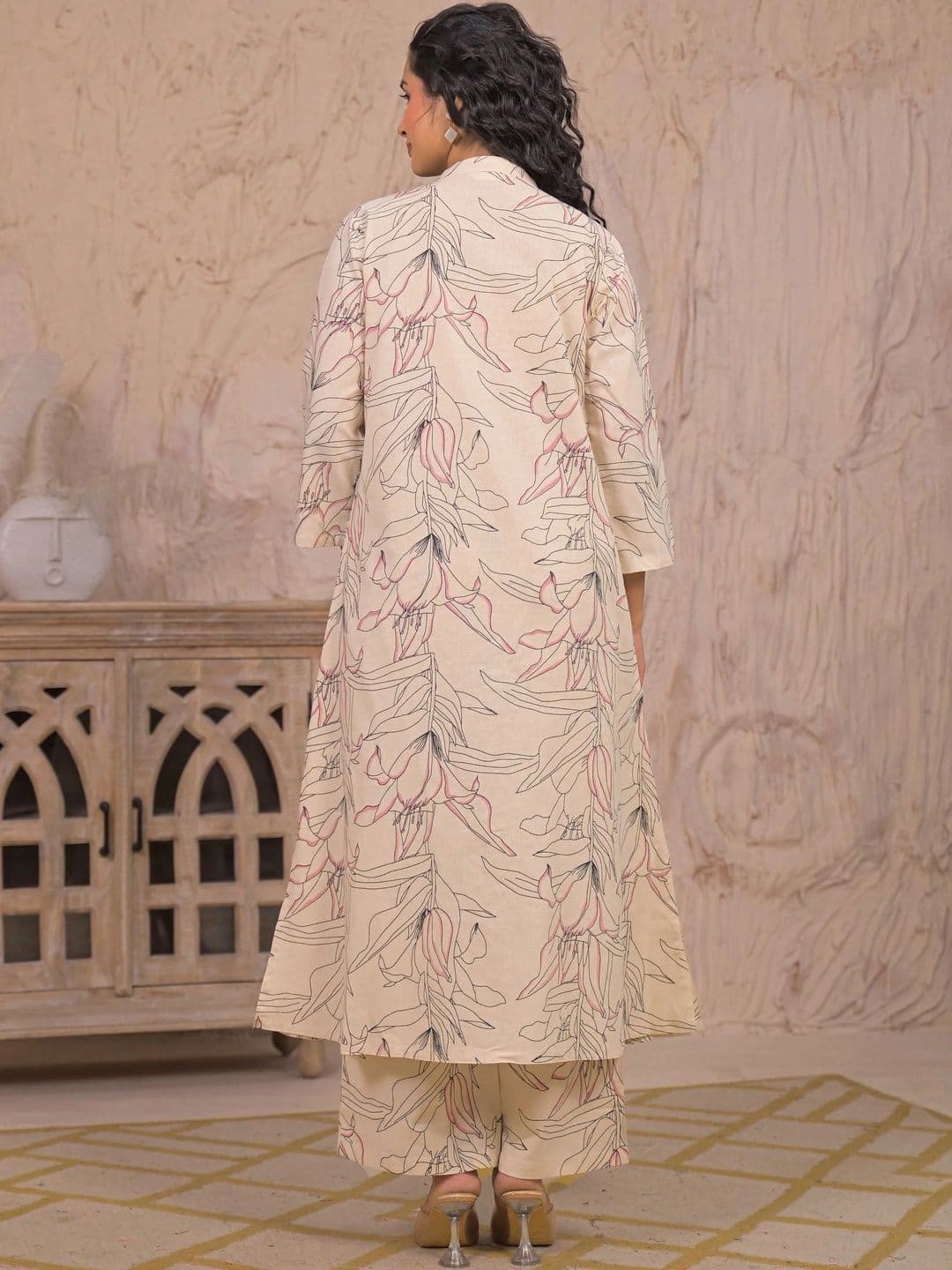 SAANWRI Women Floral Printed Floral Kurta thumbnail 3