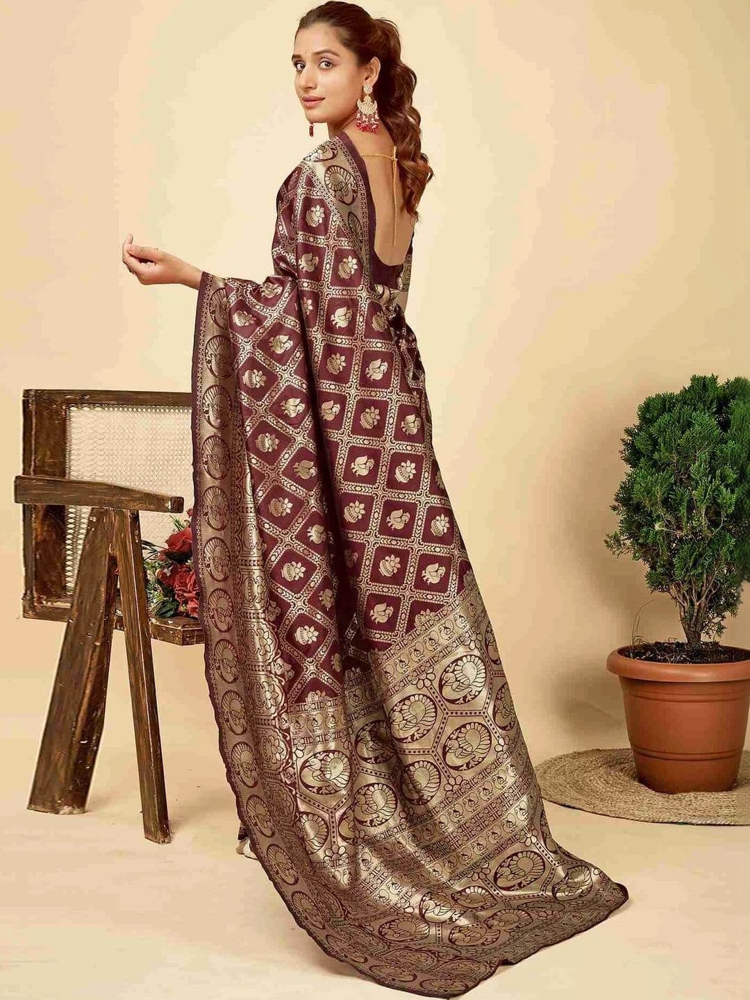 wearsquad Zari Art Silk Banarasi Saree thumbnail 3