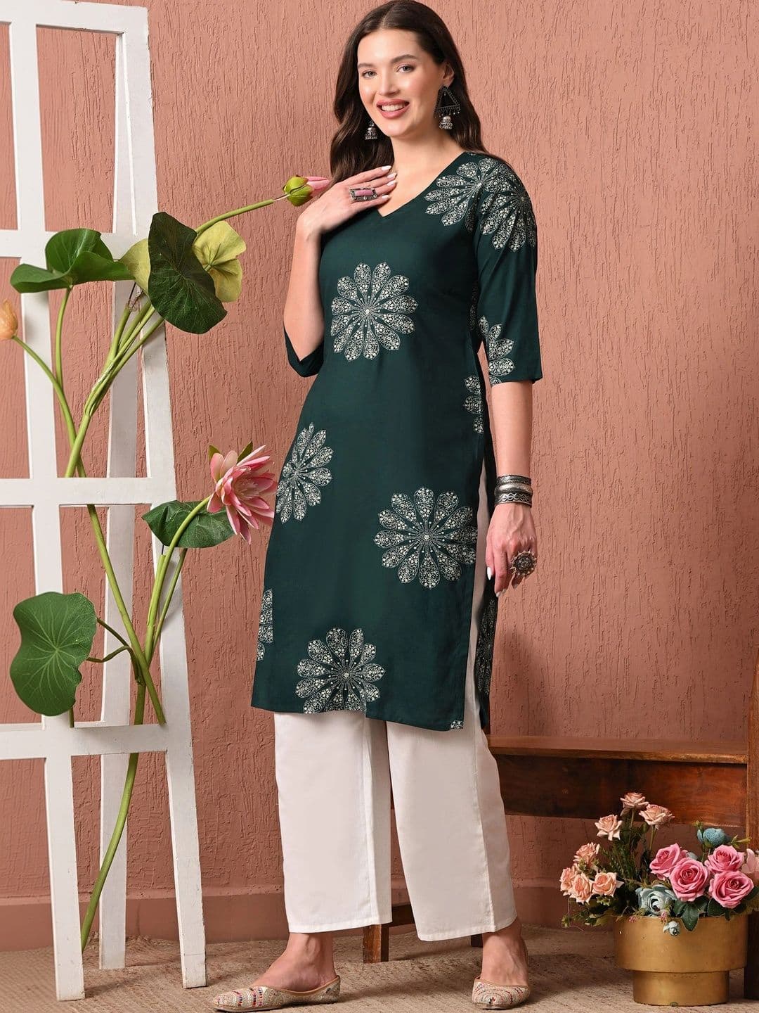 Sangria Women Floral Printed Floral Kurta thumbnail 5