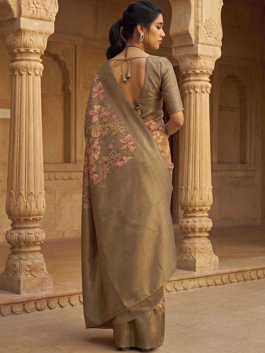 Anouk Floral Zari Silk Blend Designer Banarasi Saree thumbnail 6