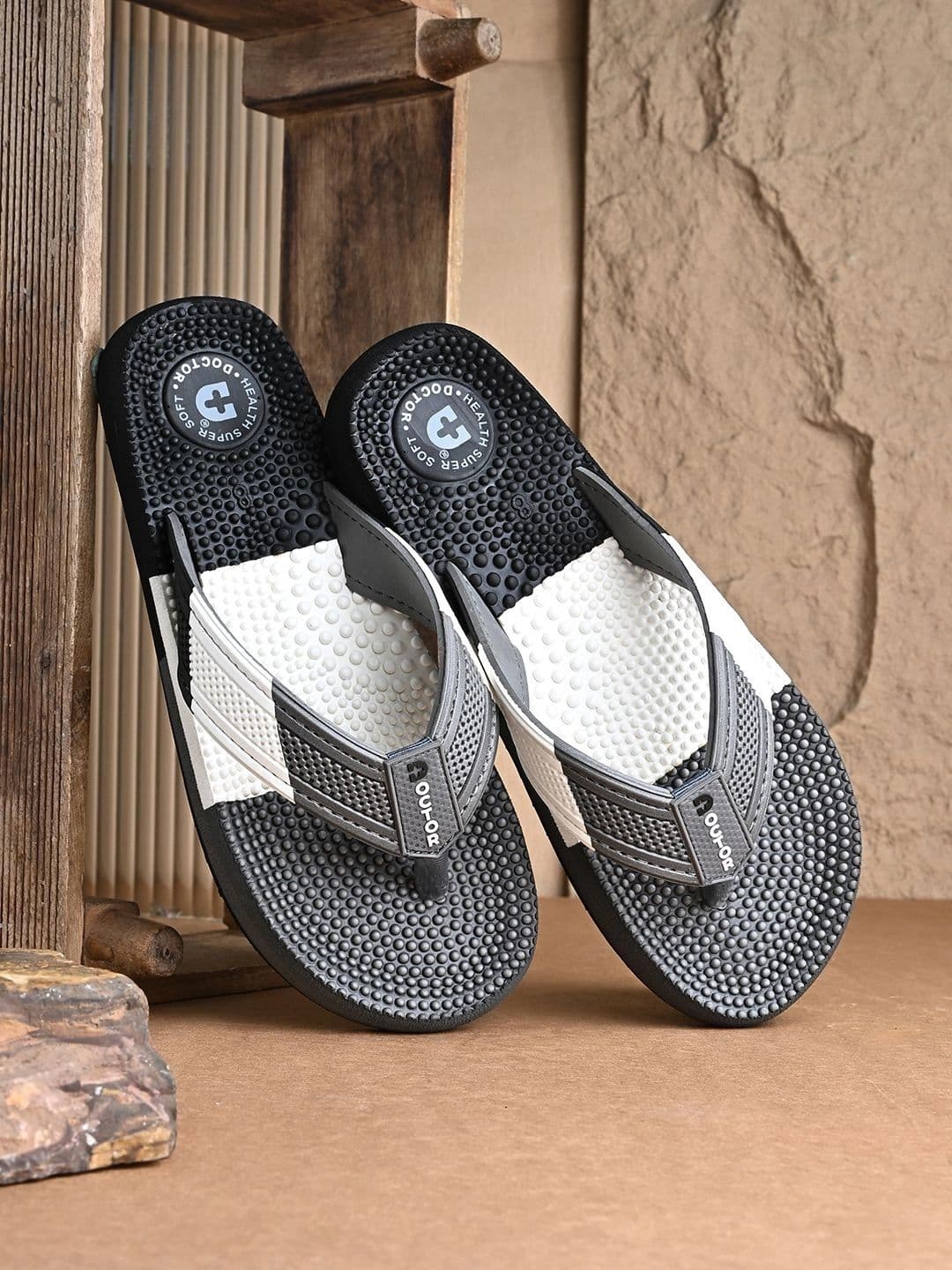 DOCTOR HEALTH SUPER SOFT Men Colourblocked Thong Flip-Flops thumbnail 4