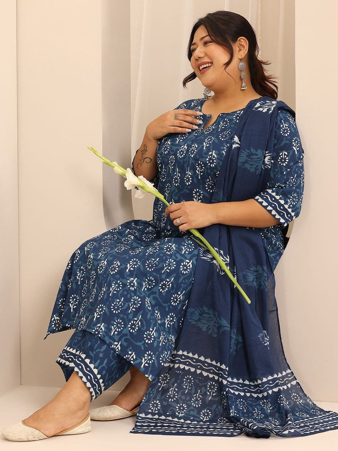 Extra Love By Libas Plus Size Women Ethnic Motifs Printed Kurta with Trousers & Dupatta thumbnail 2