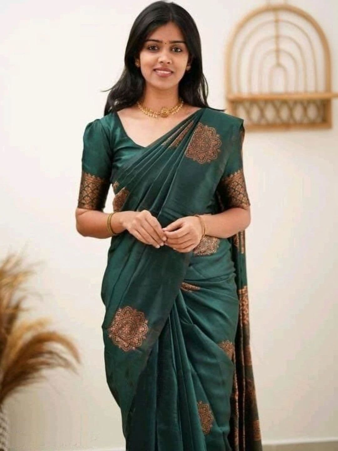 VS MALL Woven Design Zari Banarasi Saree thumbnail 4