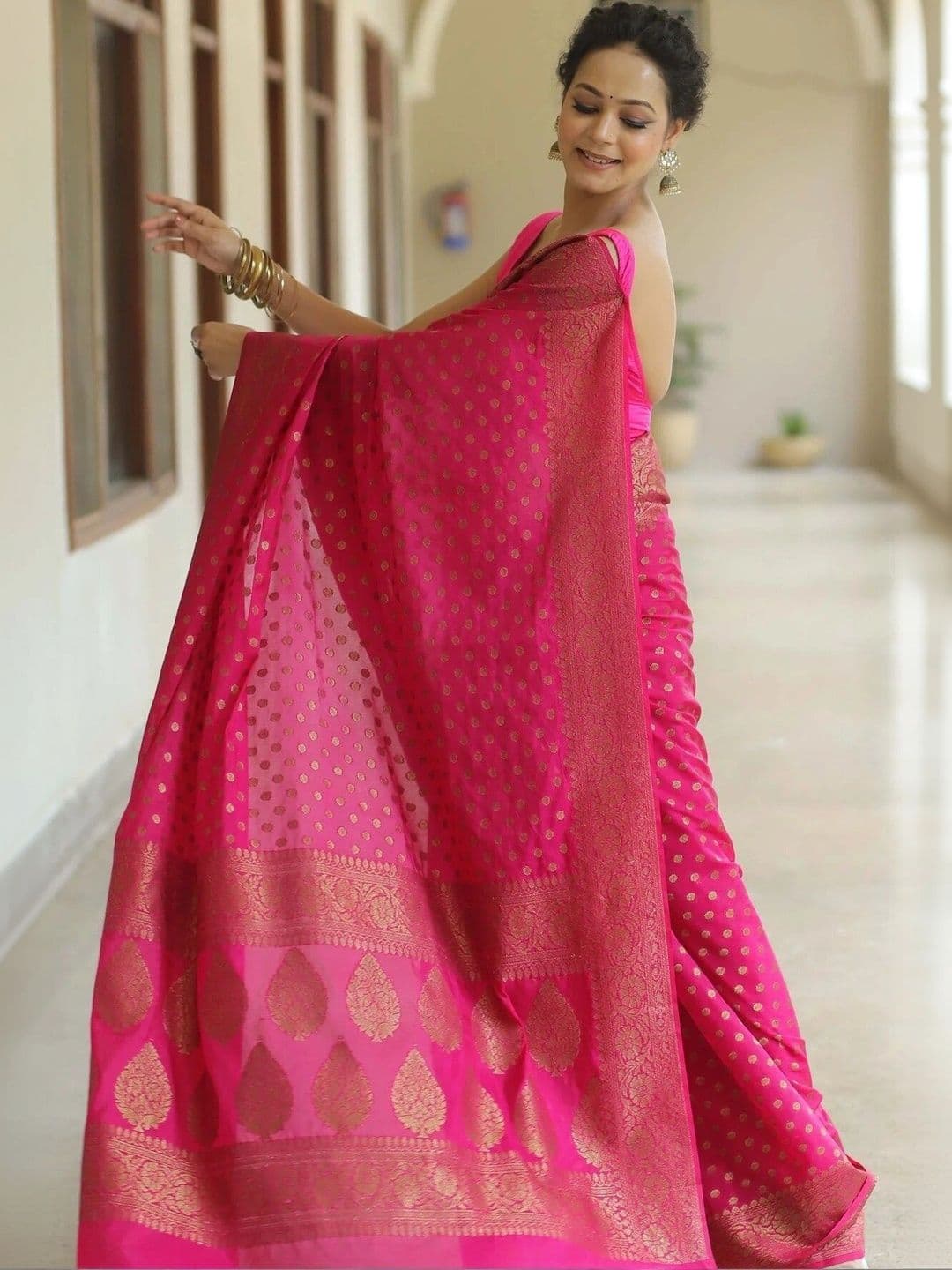 VS MALL Woven Design Zari Banarasi Saree thumbnail 5