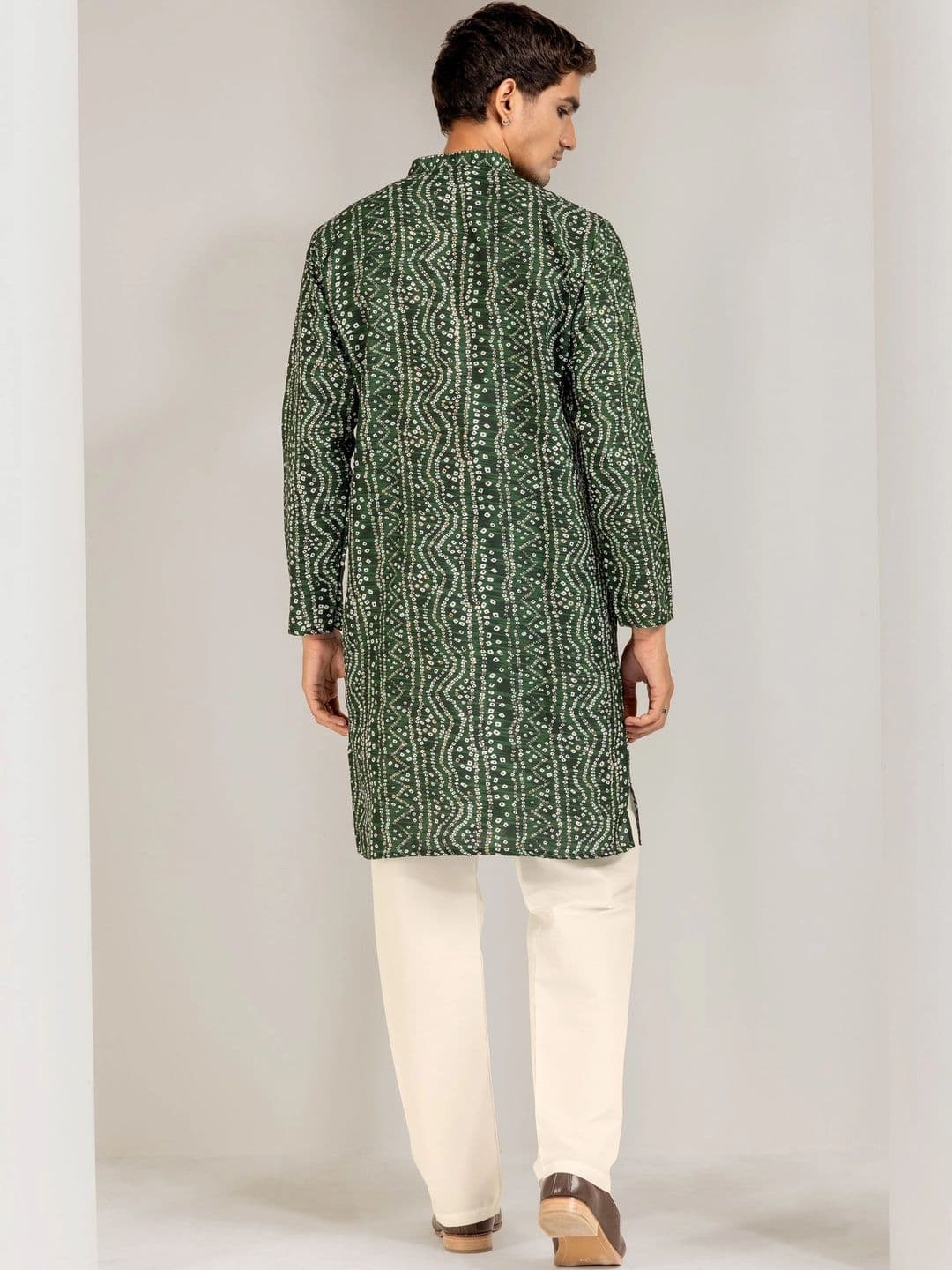 ADHIRAJAN Men Bandhani Printed Kurta thumbnail 5