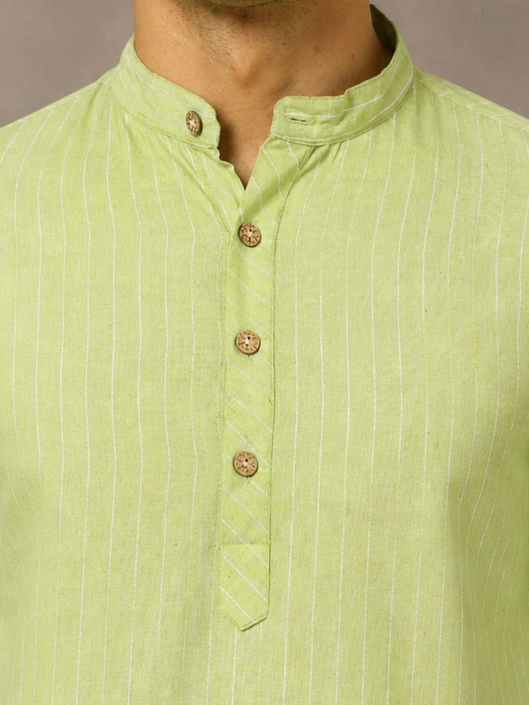 Navibhu Woven Design Solid Cotton Handloom Mandarin Collar Short Kurta thumbnail 3