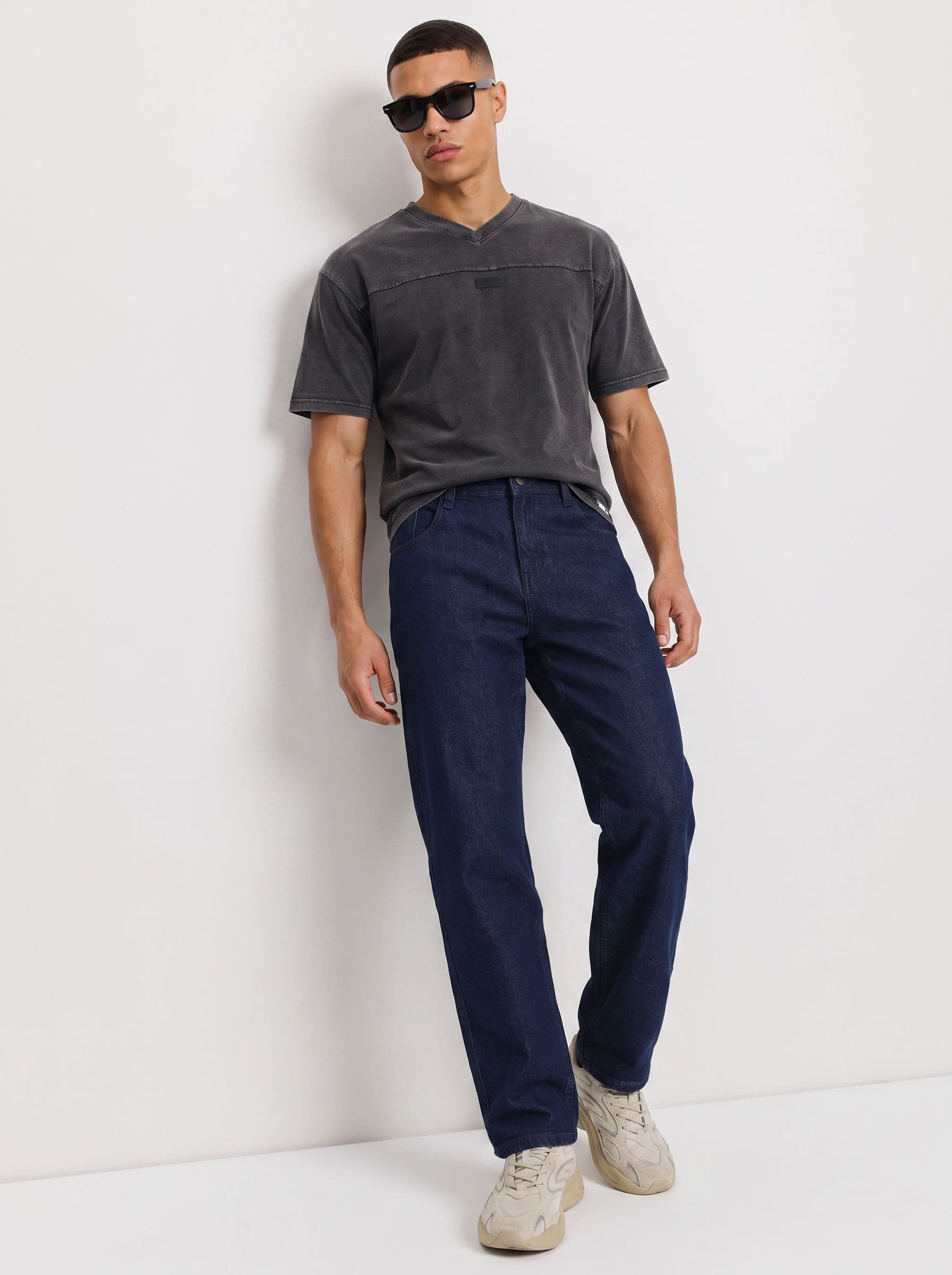 The Roadster Life Co. Men Straight Fit Stretchable Jeans thumbnail 2