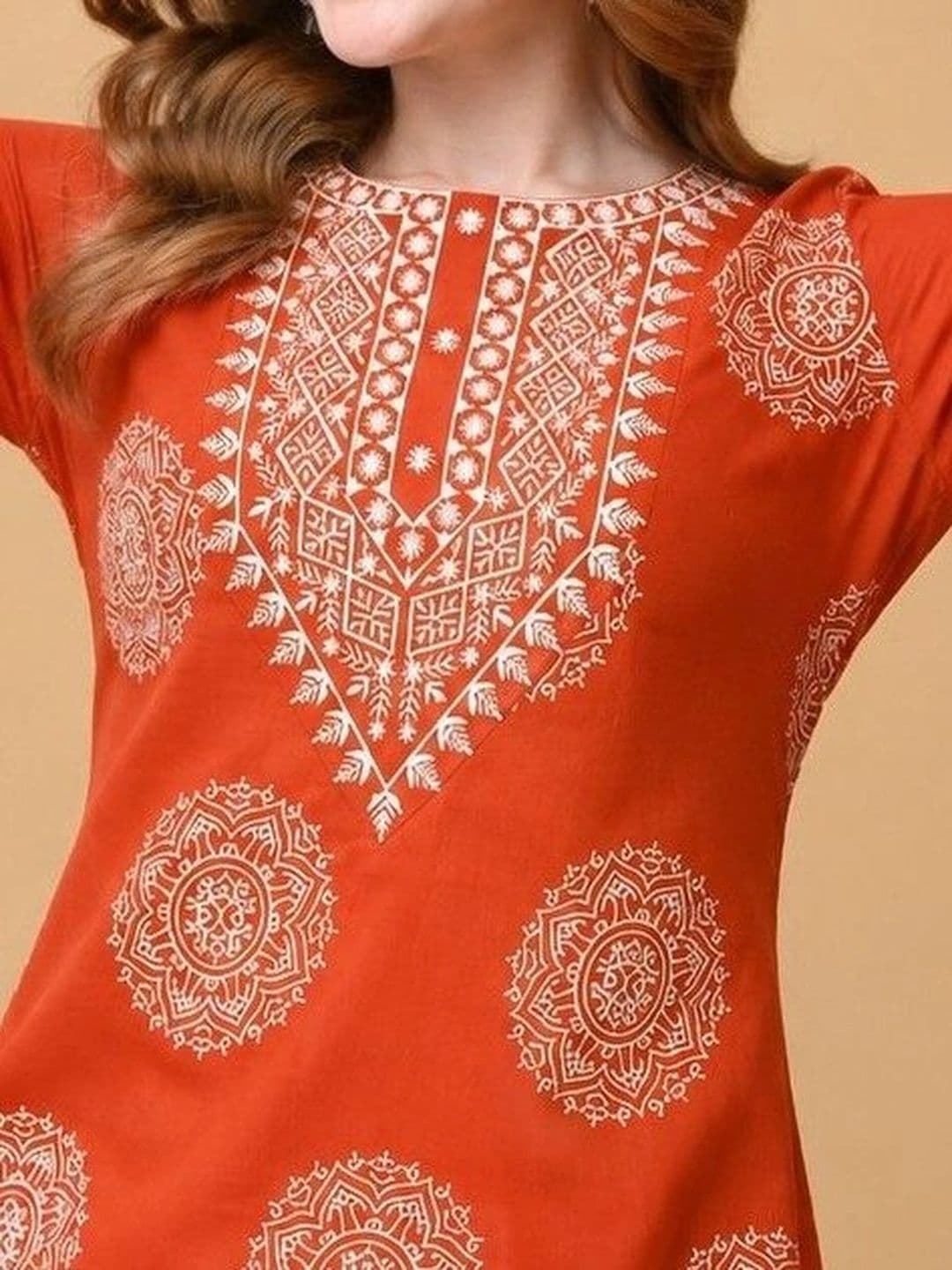 KKOUTFITS Women Ethnic Motifs Embroidered Thread Work Kurta thumbnail 3