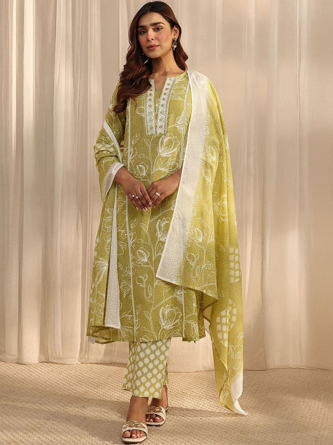 Gerua By Libas Women Floral Printed Regular Thread Work Kurta with Trousers & With Dupatta thumbnail 2