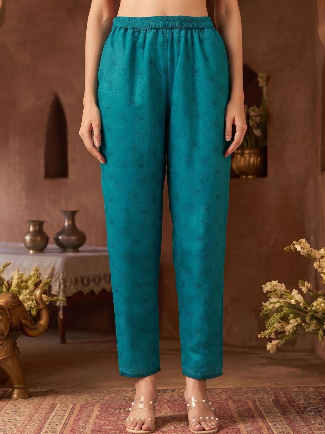 RAGHVENDRA TEXTILES Women Floral Printed Regular Pure Cotton Kurta with Trousers thumbnail 4