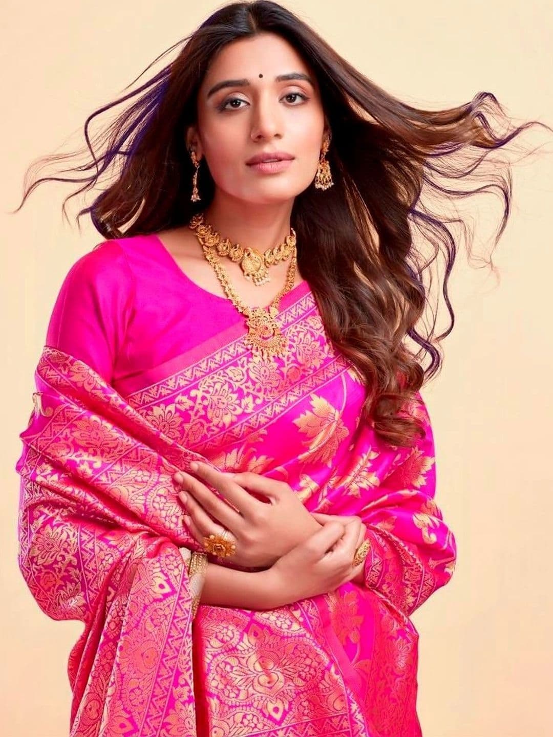 wearsquad Floral Zari Art Silk Banarasi Saree thumbnail 2