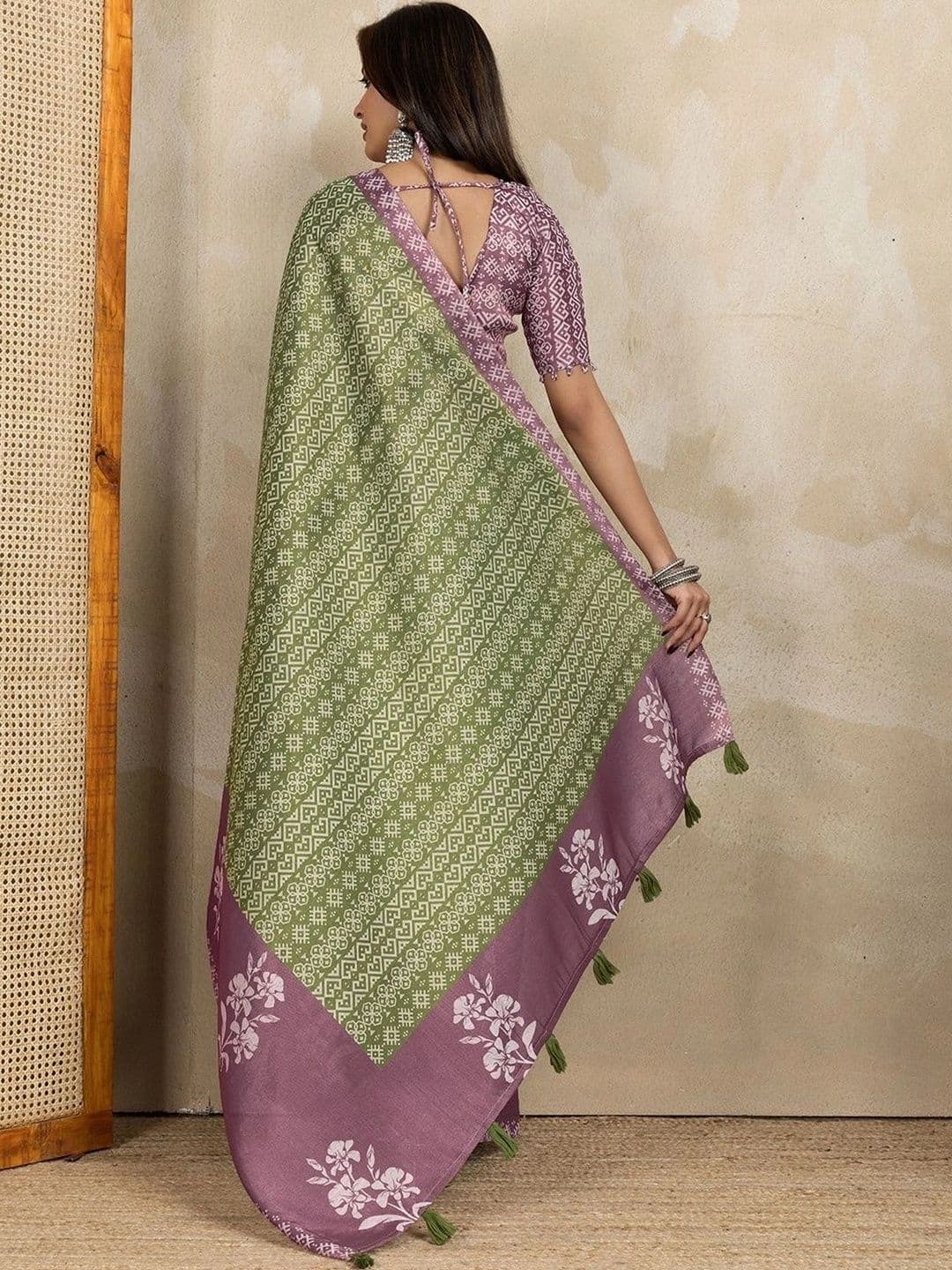 Kesarii Floral Saree thumbnail 5
