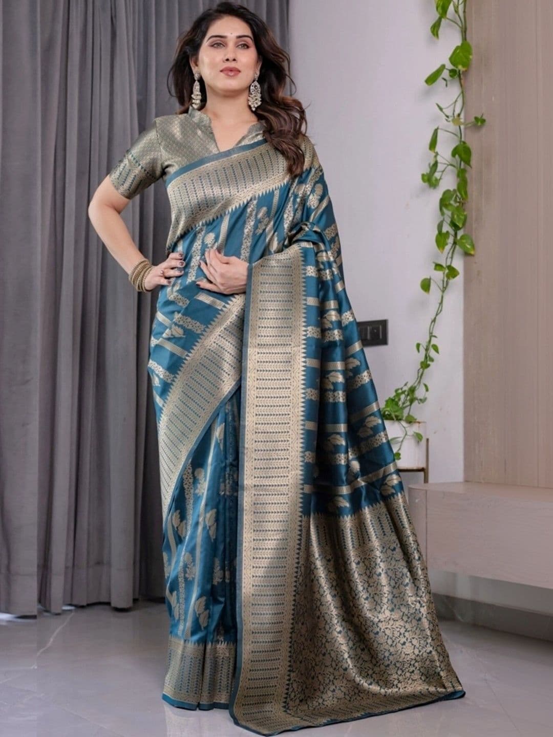 VS MALL Woven Design Zari Silk Cotton Banarasi Saree thumbnail 6