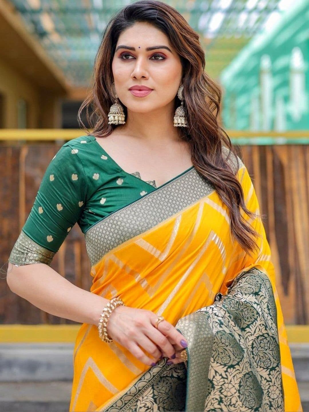 VS MALL Woven Design Zari Banarasi Saree thumbnail 3