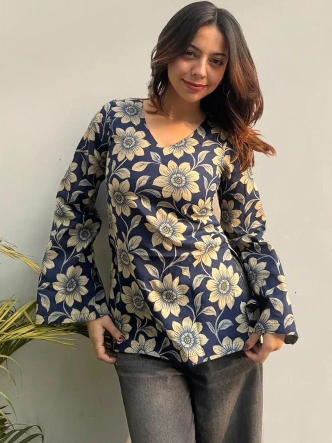 Sangria Floral Printed V-Neck Kurti thumbnail 6