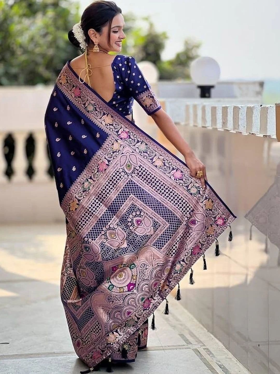 Dreamposhak Zari Satin Banarasi Saree thumbnail 4