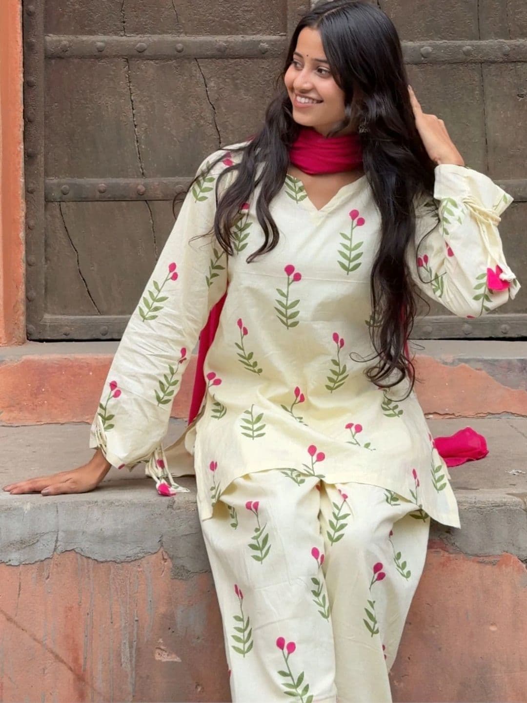 HIMAIRA FASHION Women Floral Printed Regular Kurta with Pyjamas & With Dupatta thumbnail 2