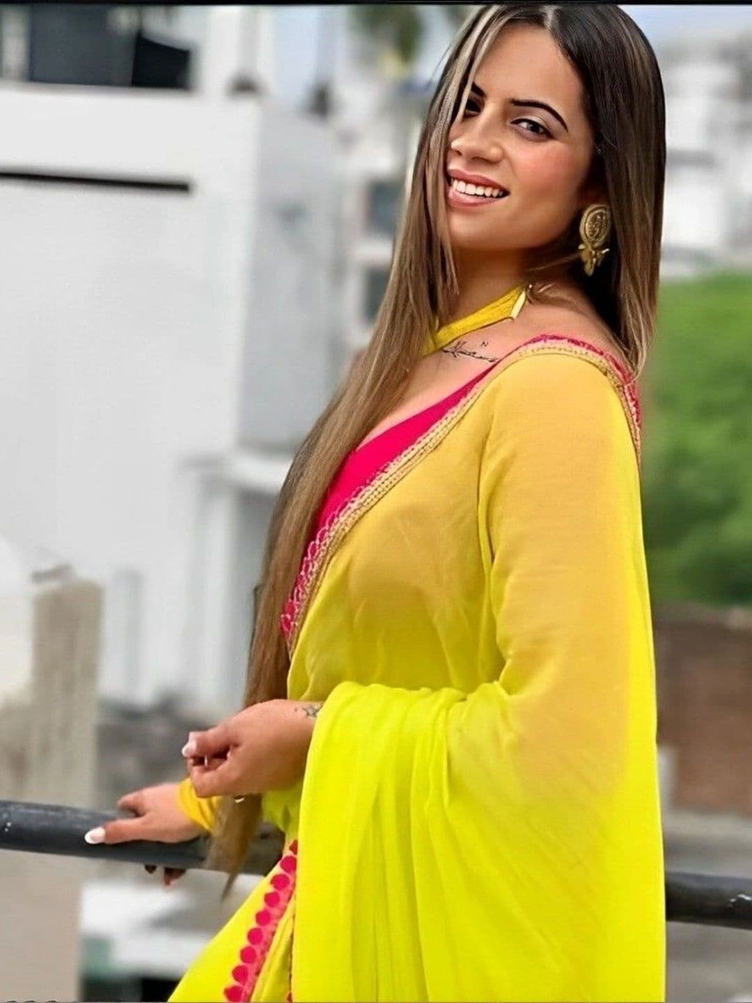 RENBRIZA Poly Georgette Saree thumbnail 5