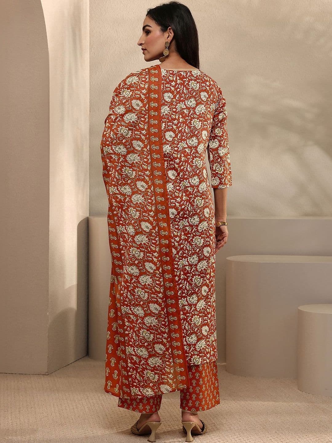 Gerua By Libas Women Floral Printed Regular Thread Work Kurta with Trousers & With Dupatta thumbnail 7