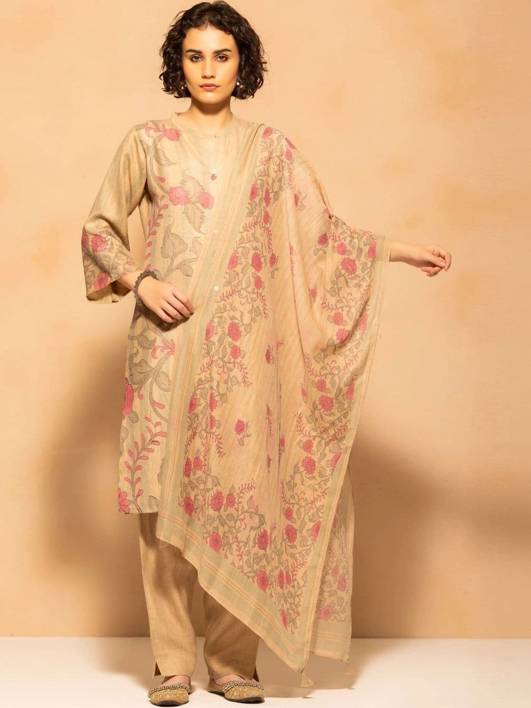 Sabhyata Women Floral Printed Regular Linen Kurta with Trousers & With Dupatta - view 1