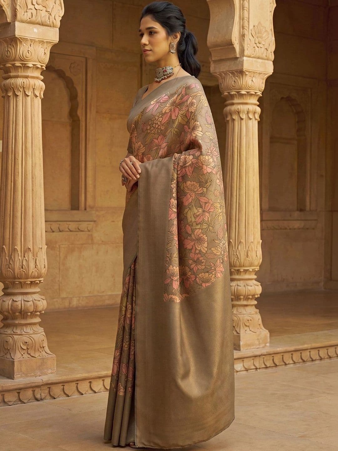 Anouk Floral Zari Silk Blend Designer Banarasi Saree thumbnail 4