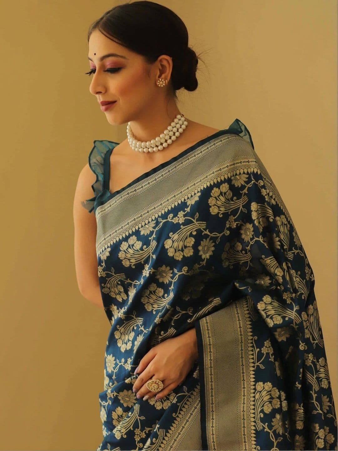 VS MALL Woven Design Zari Banarasi Saree thumbnail 7