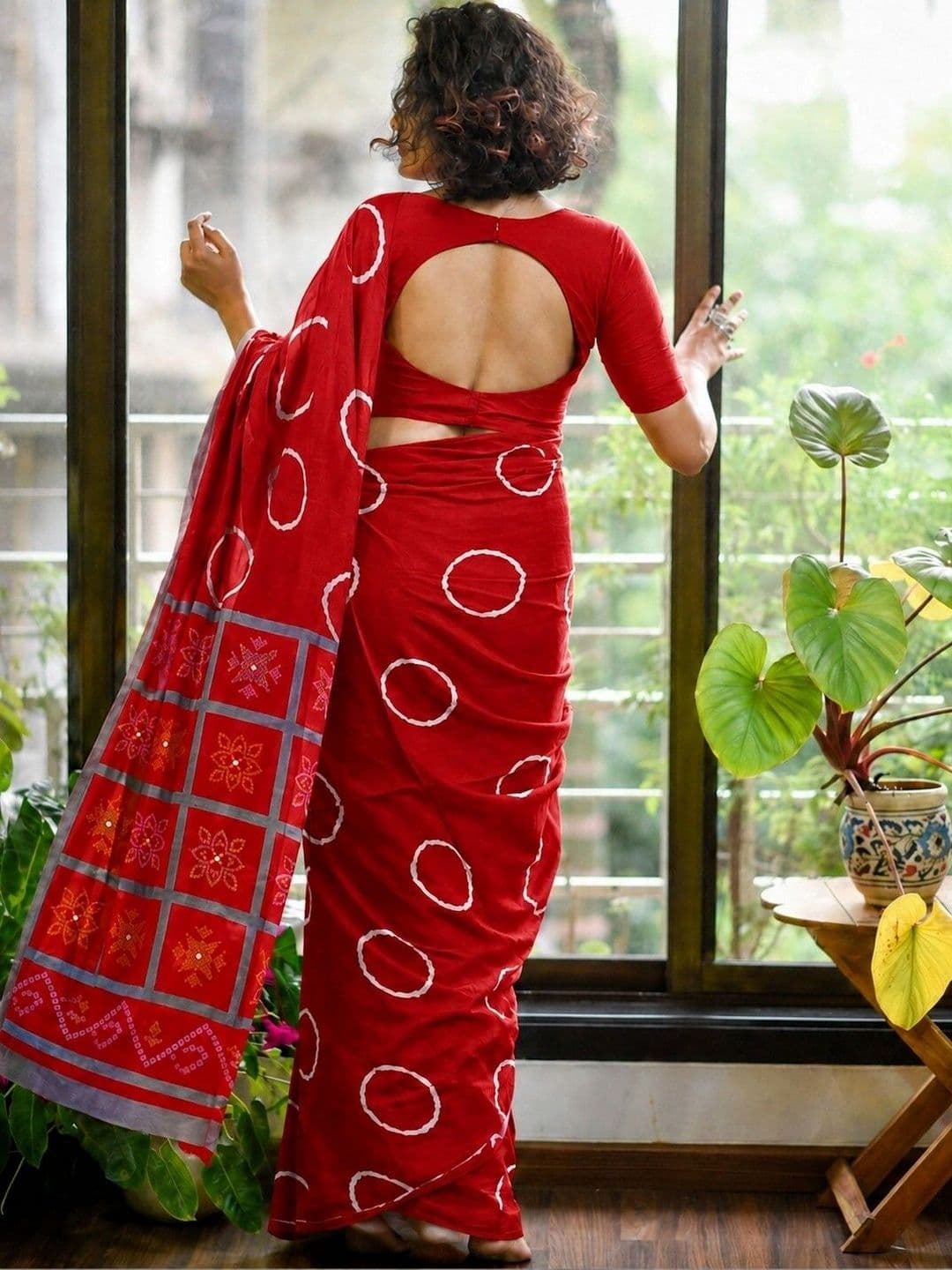 Lovwear Ethnic Motifs Pure Cotton Handloom Ikat Saree thumbnail 2