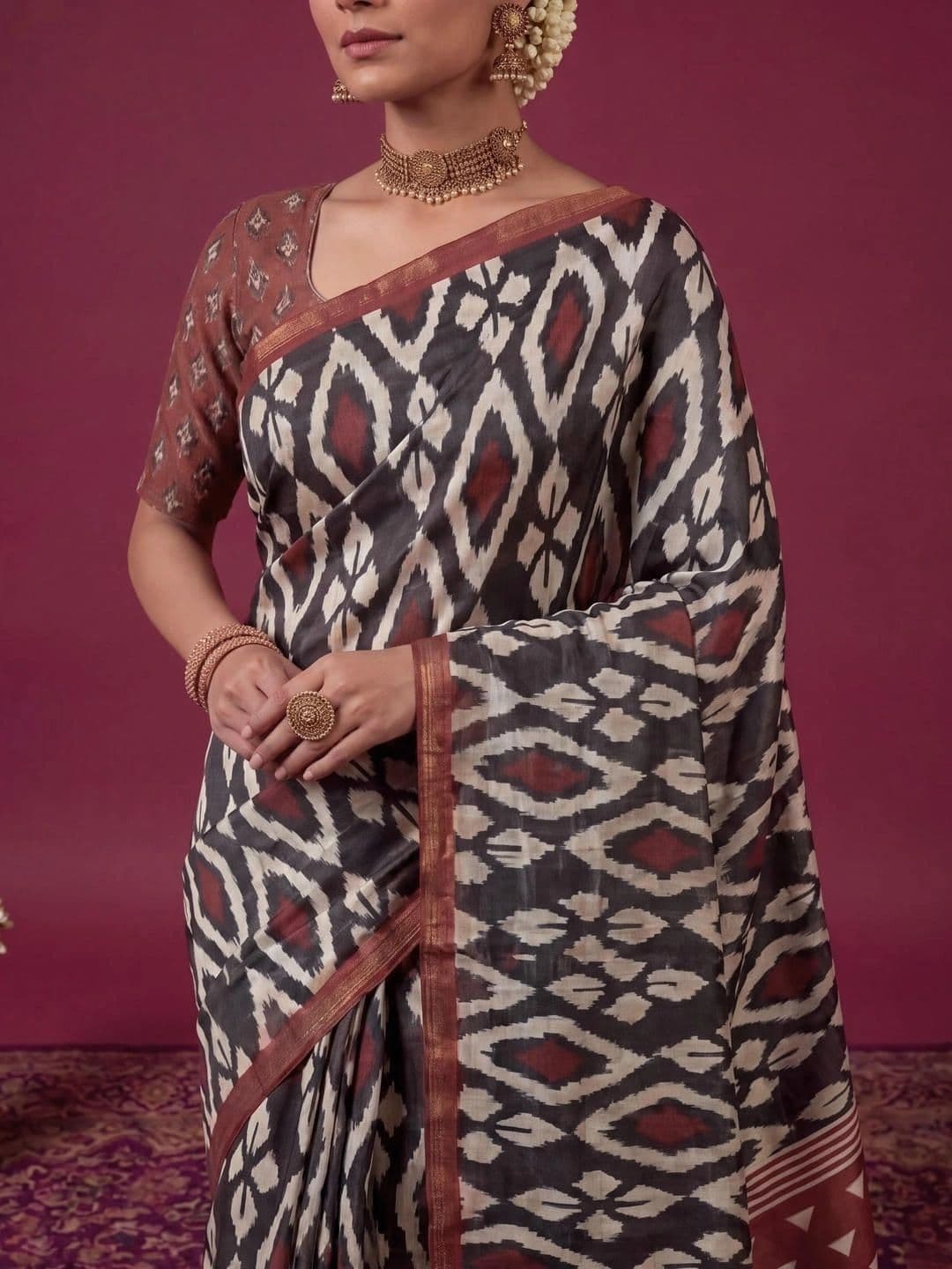 SAMANTHA Dabu Zari Silk Blend Ikat Saree thumbnail 4