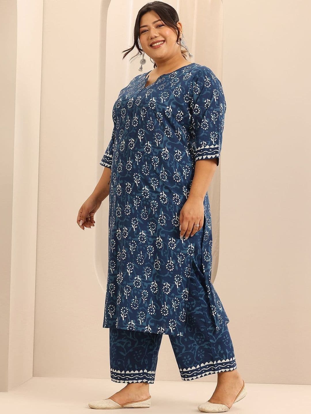 Extra Love By Libas Plus Size Women Ethnic Motifs Printed Kurta with Trousers & Dupatta thumbnail 3