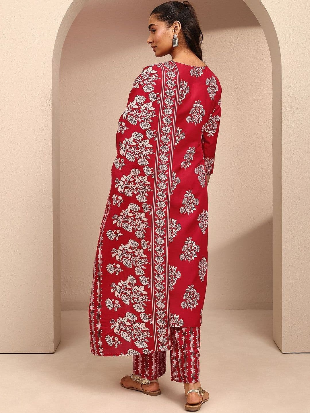 Gerua By Libas Women Floral Printed Regular Thread Work Kurta with Trousers & With Dupatta thumbnail 6