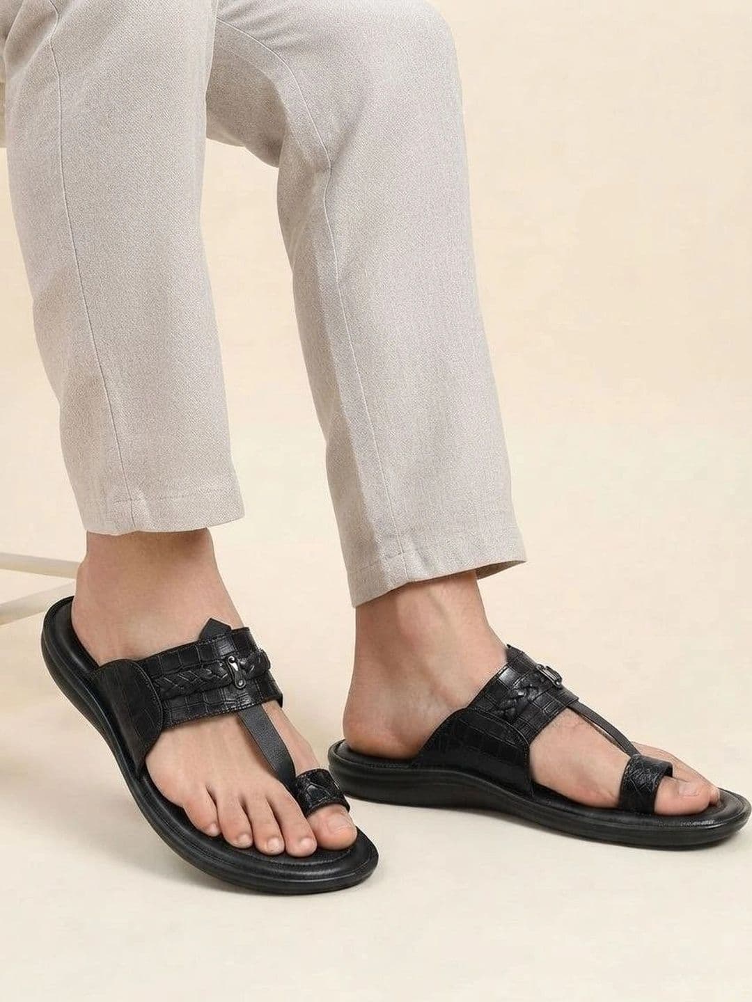 Viora Men Thong Flip-Flops - view 1