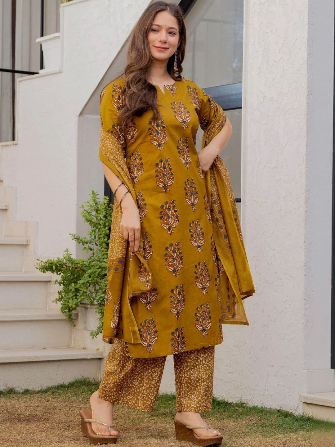 Amayra Women Ethnic Motifs Printed Regular Pure Cotton Kurta with Palazzos & With Dupatta thumbnail 5