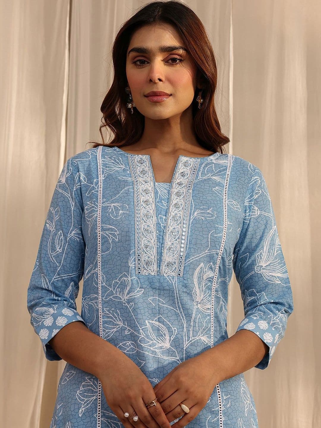 Gerua By Libas Women Floral Printed Regular Thread Work Kurta with Trousers & With Dupatta thumbnail 4