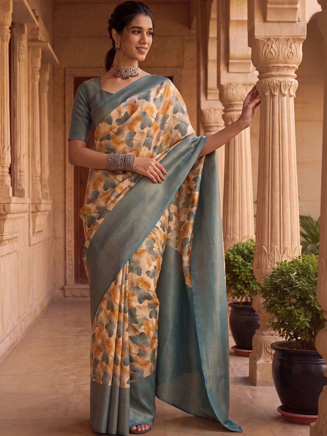 Anouk Floral Zari Silk Blend Designer Banarasi Saree thumbnail 2