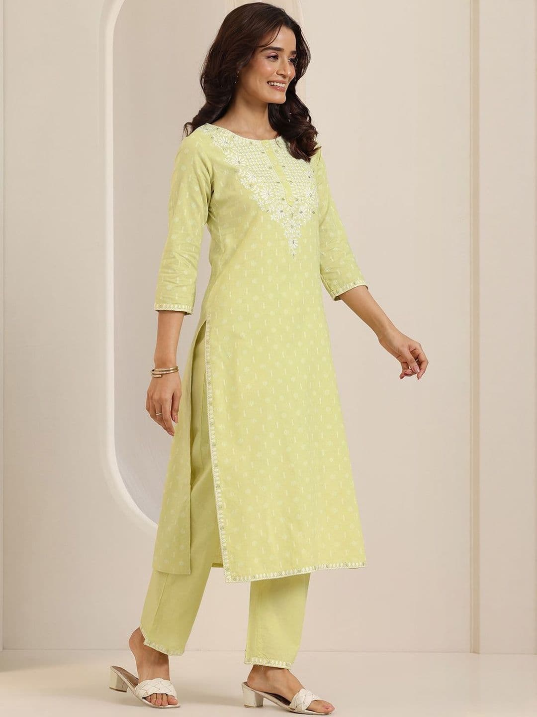Libas Floral Woven Design Thread Work Kurta With Trousers & Dupatta thumbnail 5