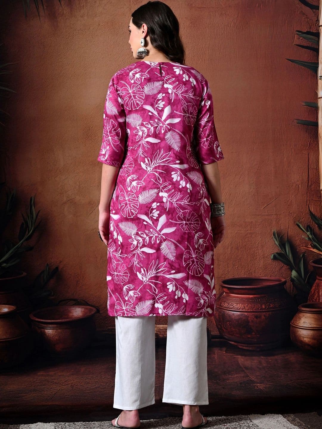 Sangria Women Floral Printed Floral Kurta thumbnail 5
