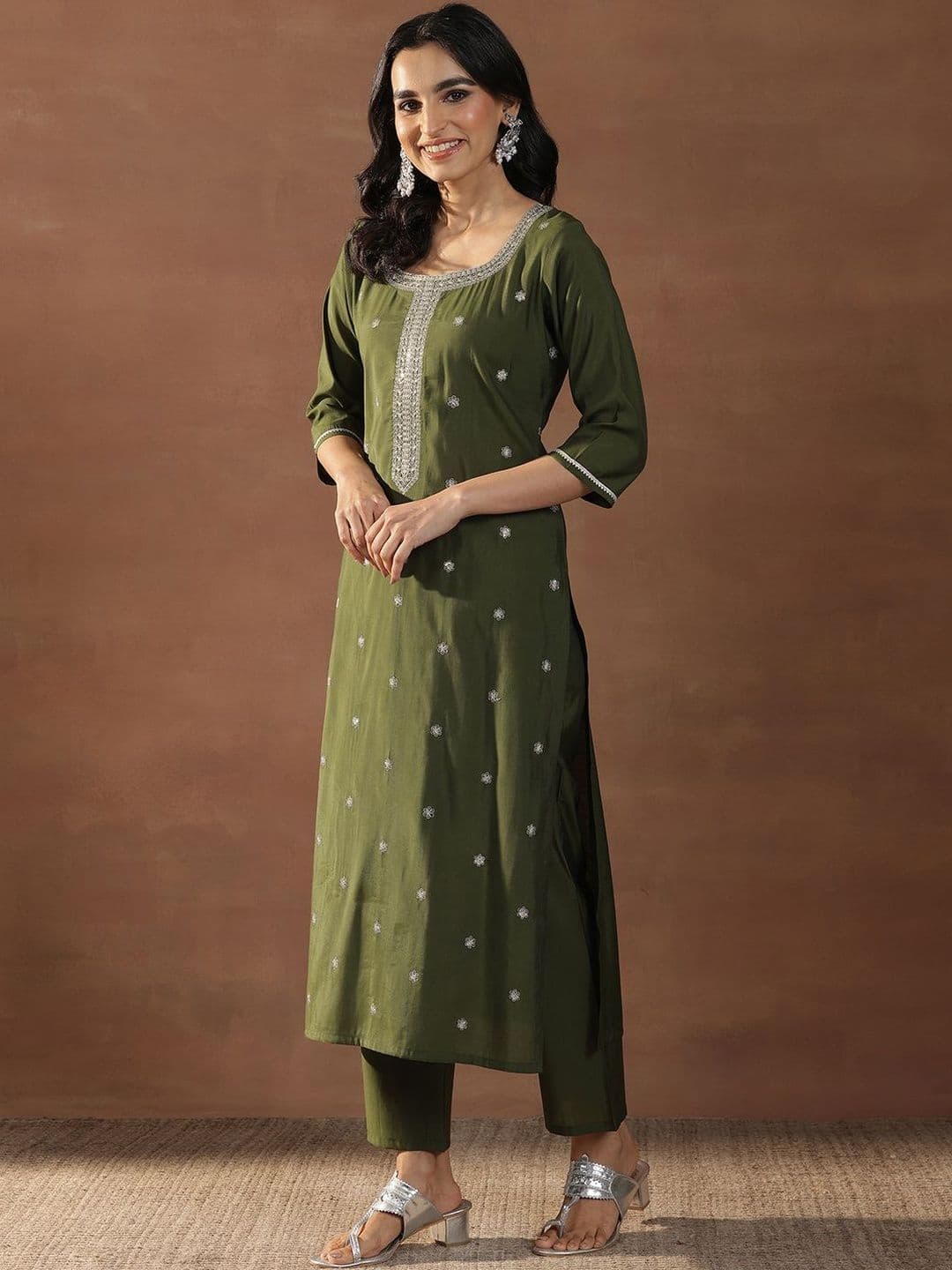 Gerua By Libas Women Floral Embroidered Regular Sequinned Kurta with Trousers & With Dupatta thumbnail 4