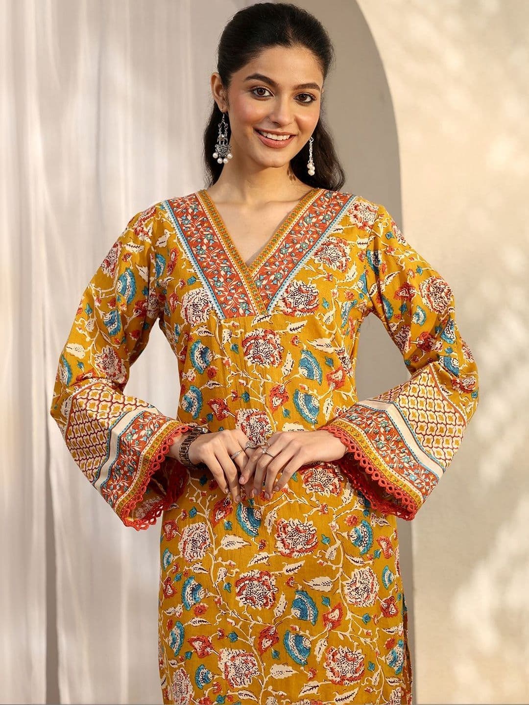 Libas Women Floral Printed Gotta Patti Floral Kurta thumbnail 5