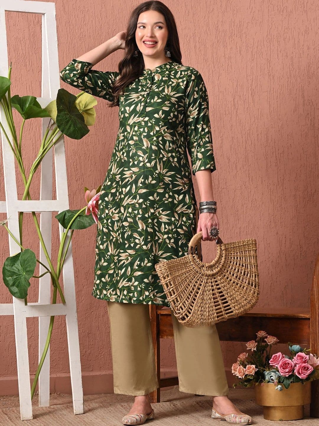 Sangria Women Floral Printed Floral Kurta thumbnail 3