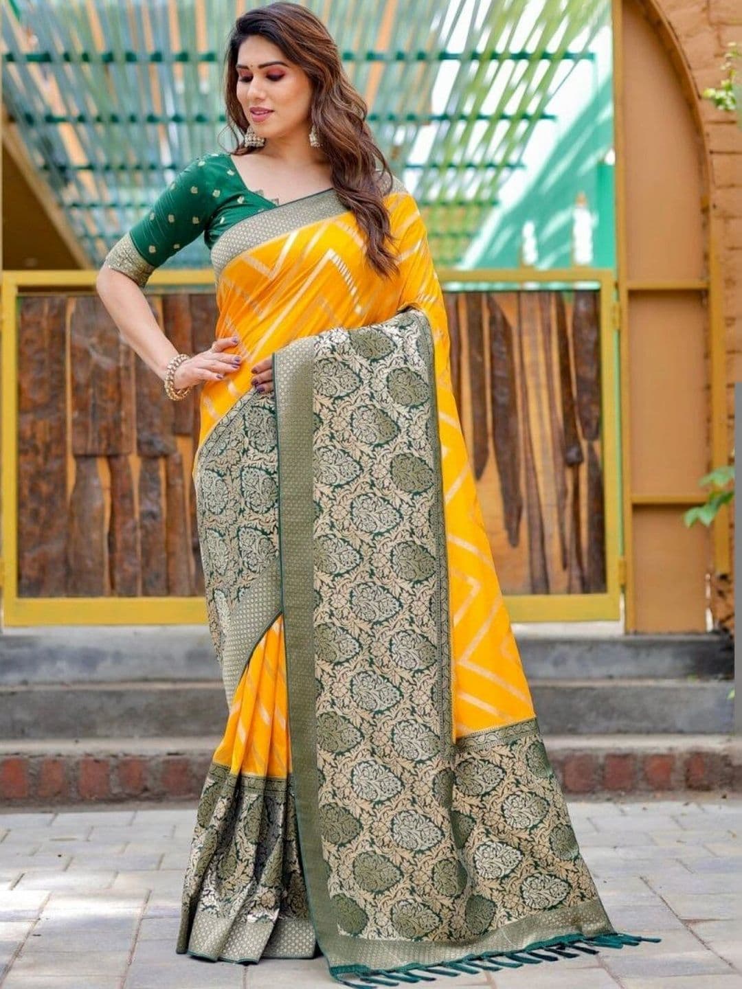 VS MALL Woven Design Zari Banarasi Saree thumbnail 4