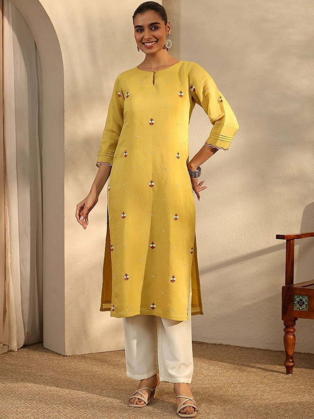 Libas Women Ethnic Motifs Embroidered Keyhole Neck Thread Work Chanderi Cotton Kurta thumbnail 3