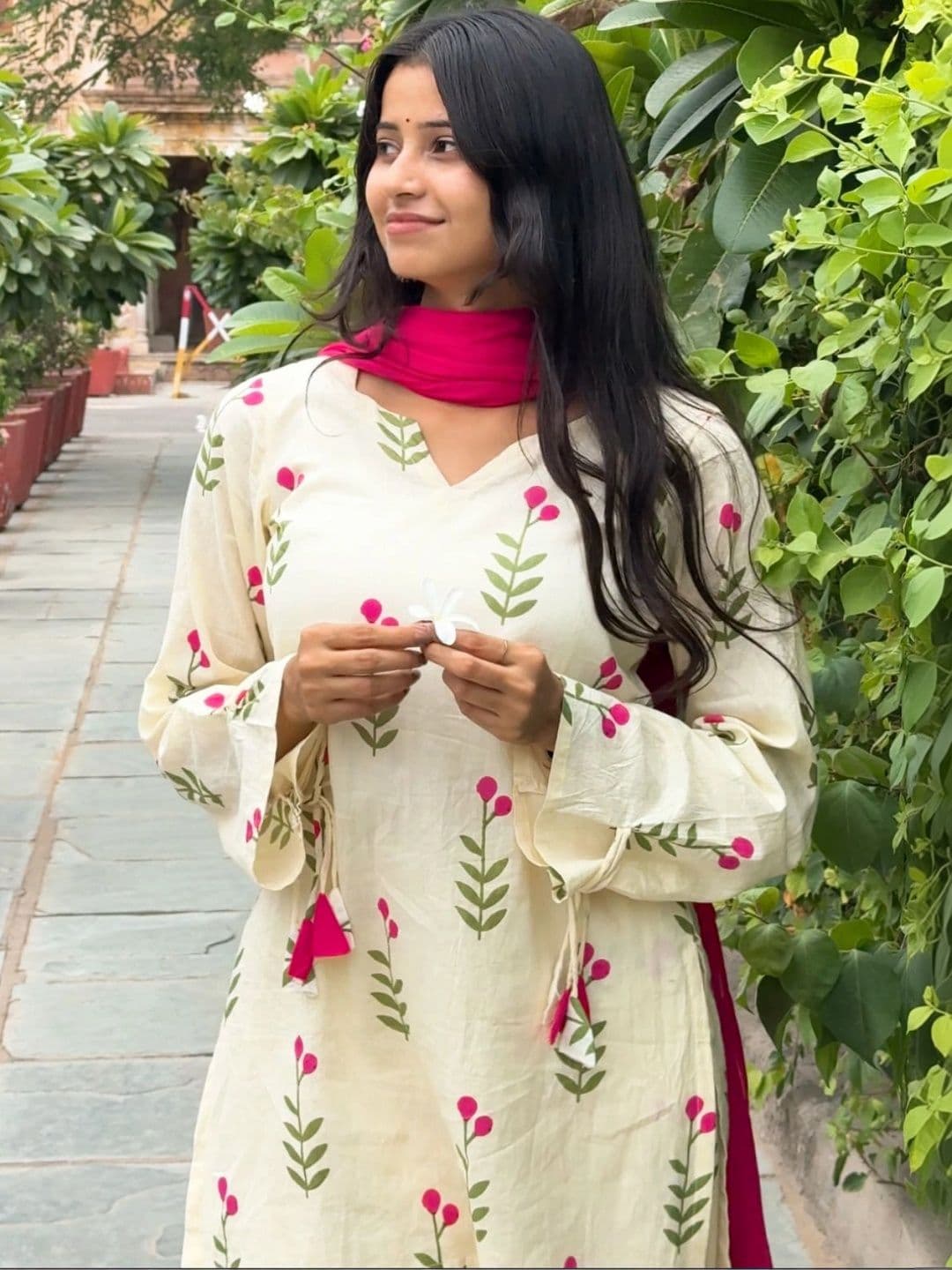 HIMAIRA FASHION Women Floral Printed Regular Kurta with Pyjamas & With Dupatta - view 1