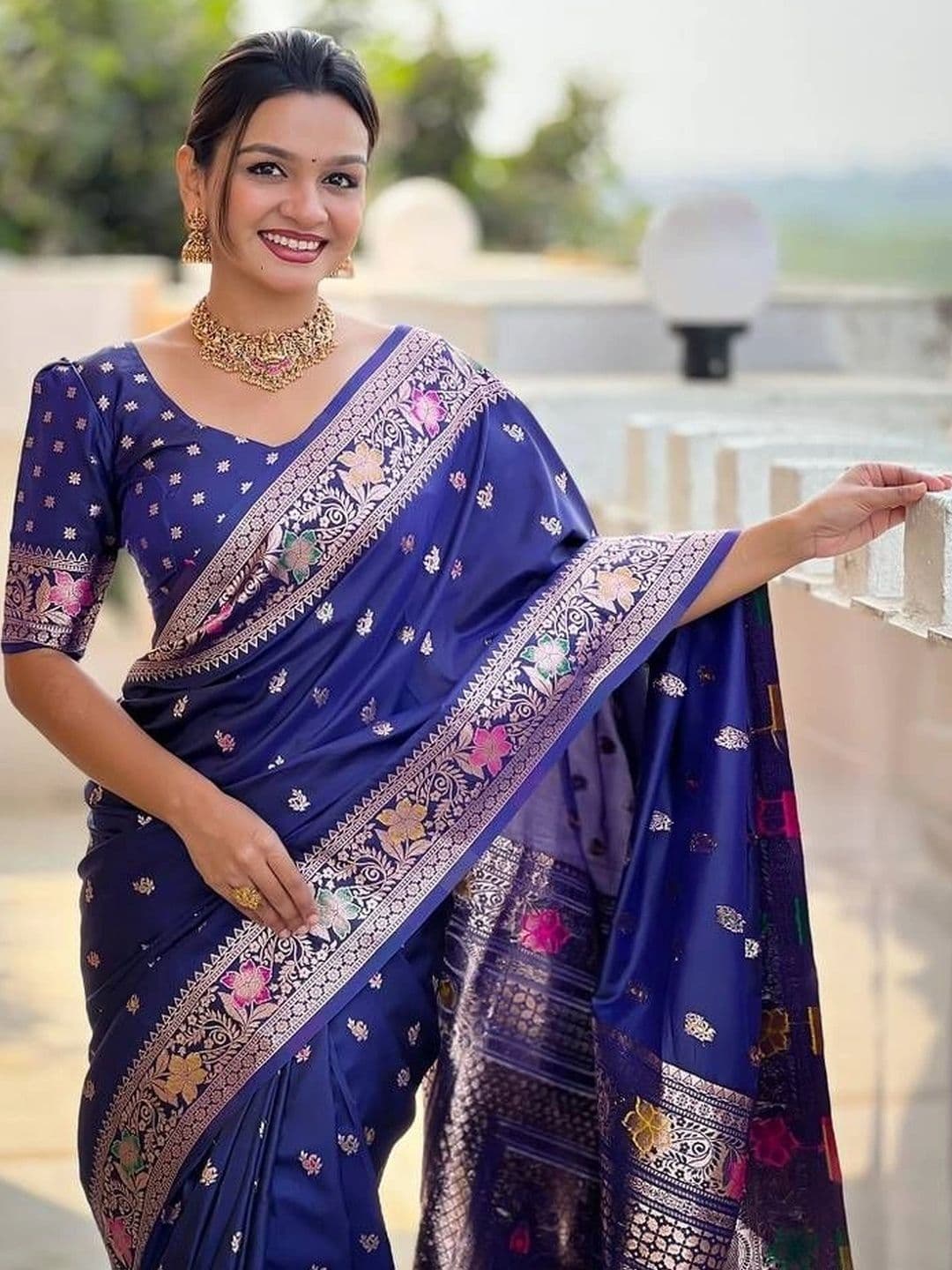 Dreamposhak Zari Satin Banarasi Saree thumbnail 2