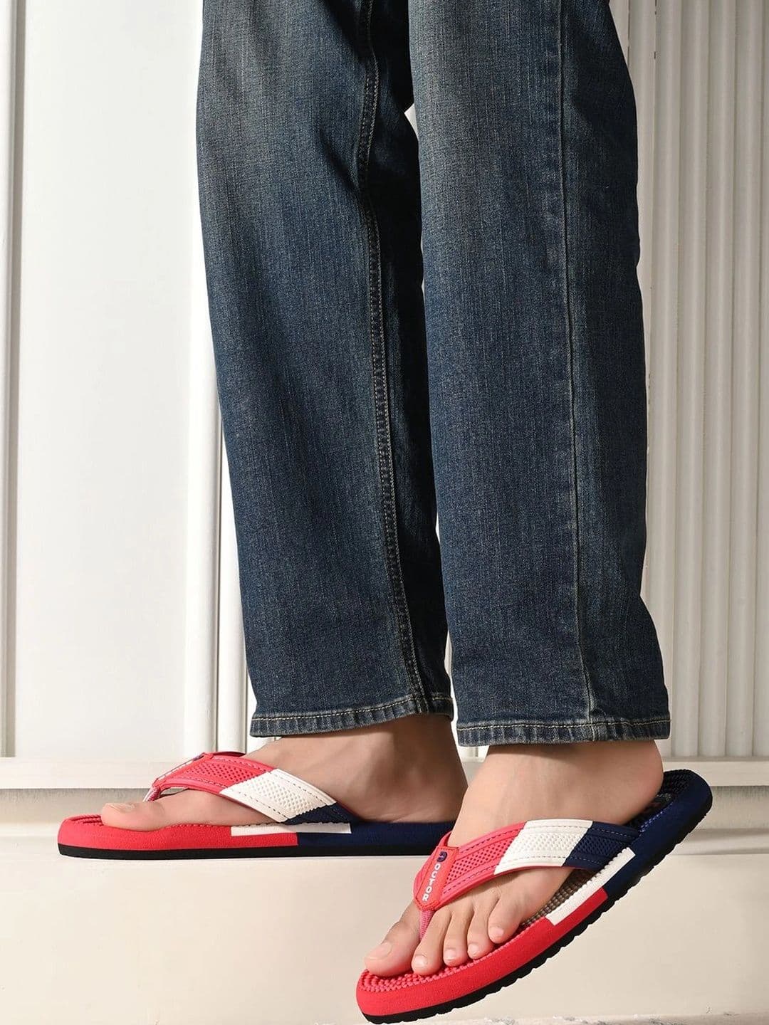 DOCTOR HEALTH SUPER SOFT Men Colourblocked Thong Flip-Flops thumbnail 4